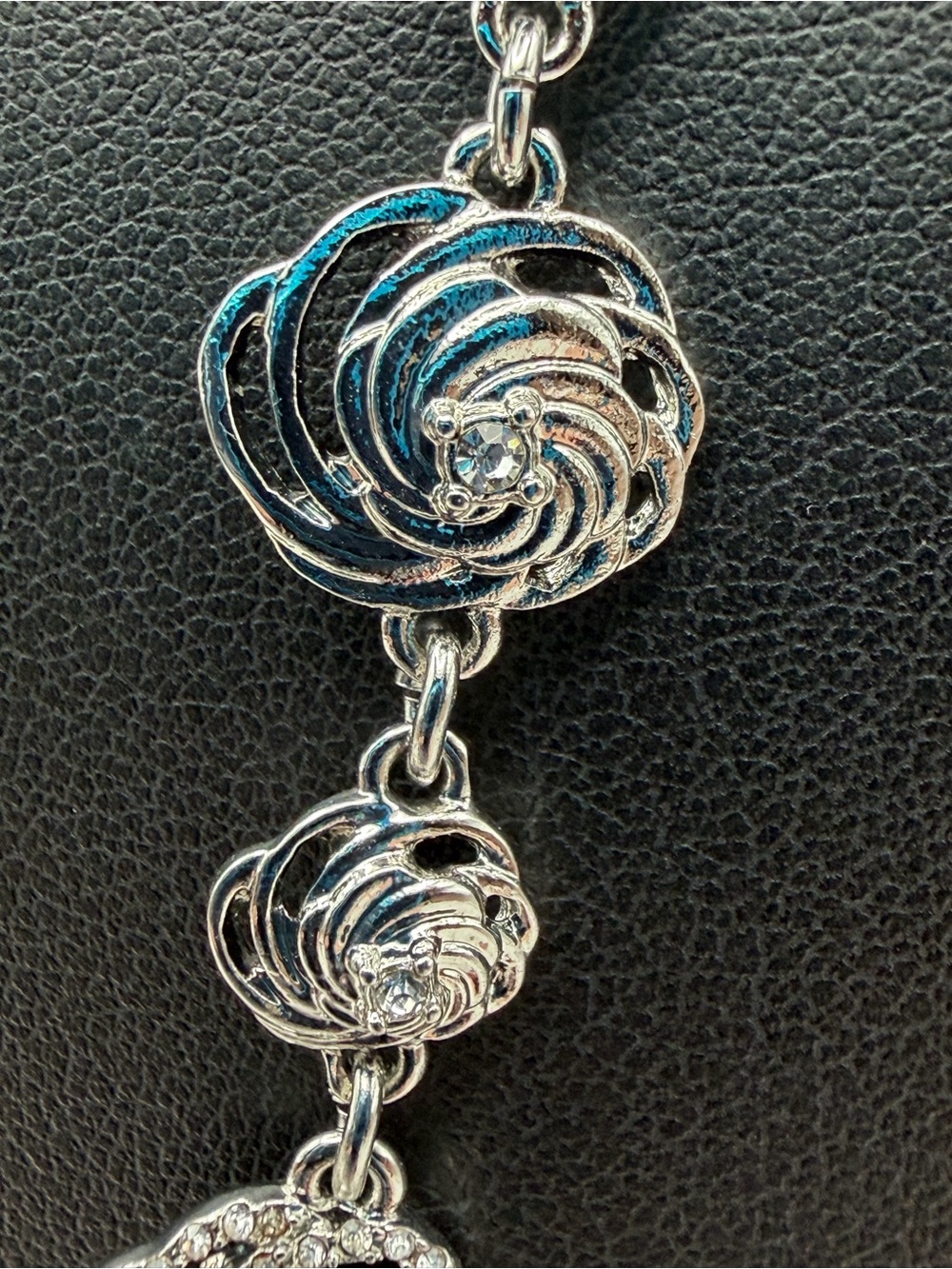 Anne Taylor Silver Tone Rosette Adjustable length Necklace - Picture 4 of 10